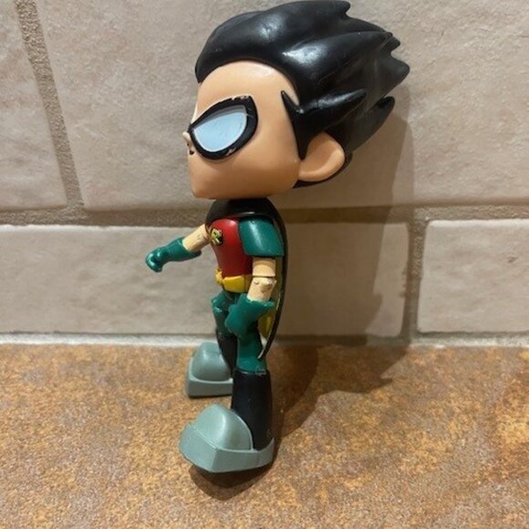 Ornament DC COMICS TEEN TITANS GO! SERIES ROBIN ACTION FIGURE 4” - Picture 4 of 4